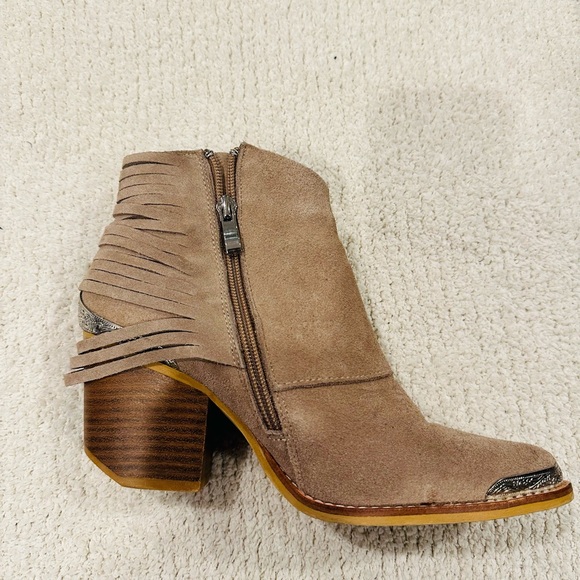 Catherine Malandrino suede Booties- tan - Picture 7 of 9